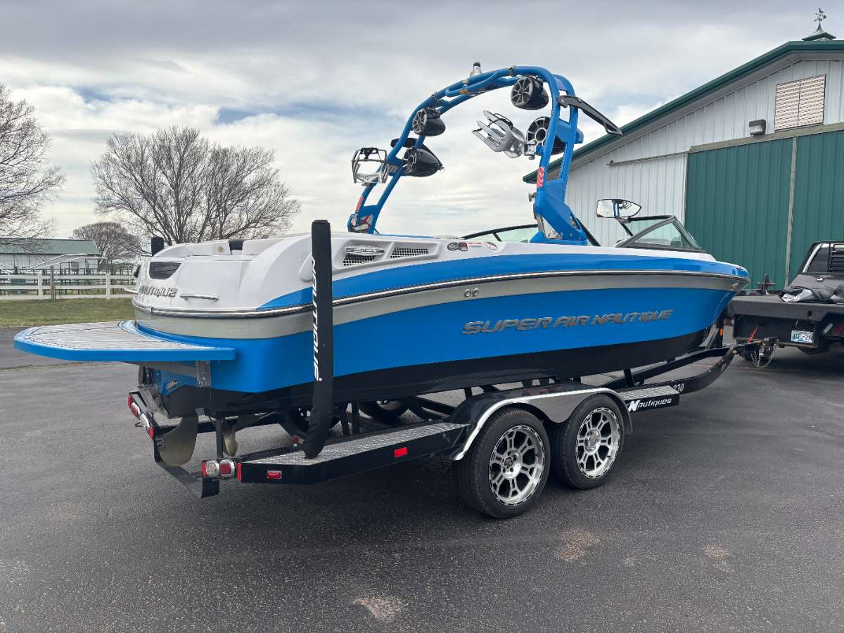 2011 Nautique Super Air 230