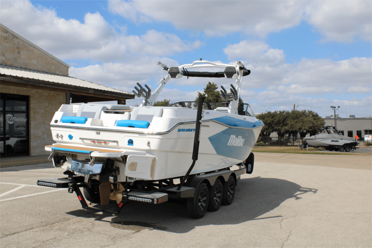 2025 Malibu 26 LSV