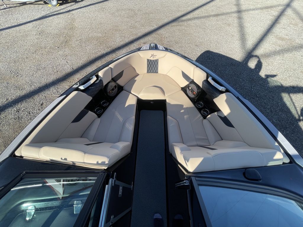 2023 MasterCraft XT23