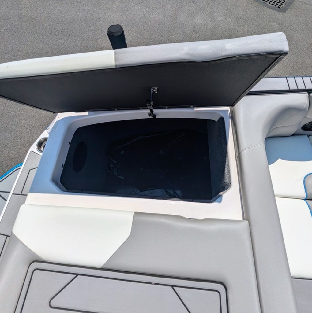 2020 moomba Max