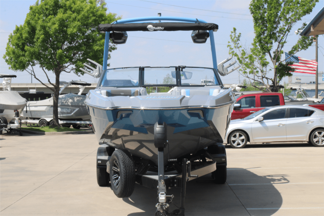 2025 Malibu 22 MXZ