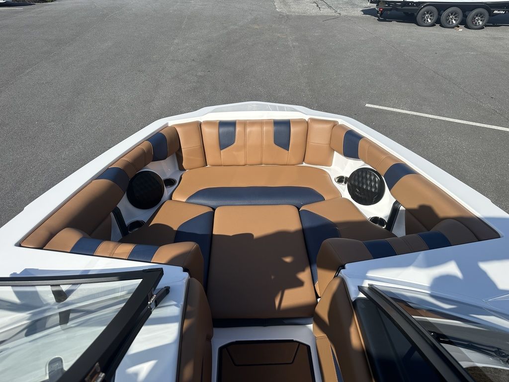 2023 Malibu Boats 21 LX