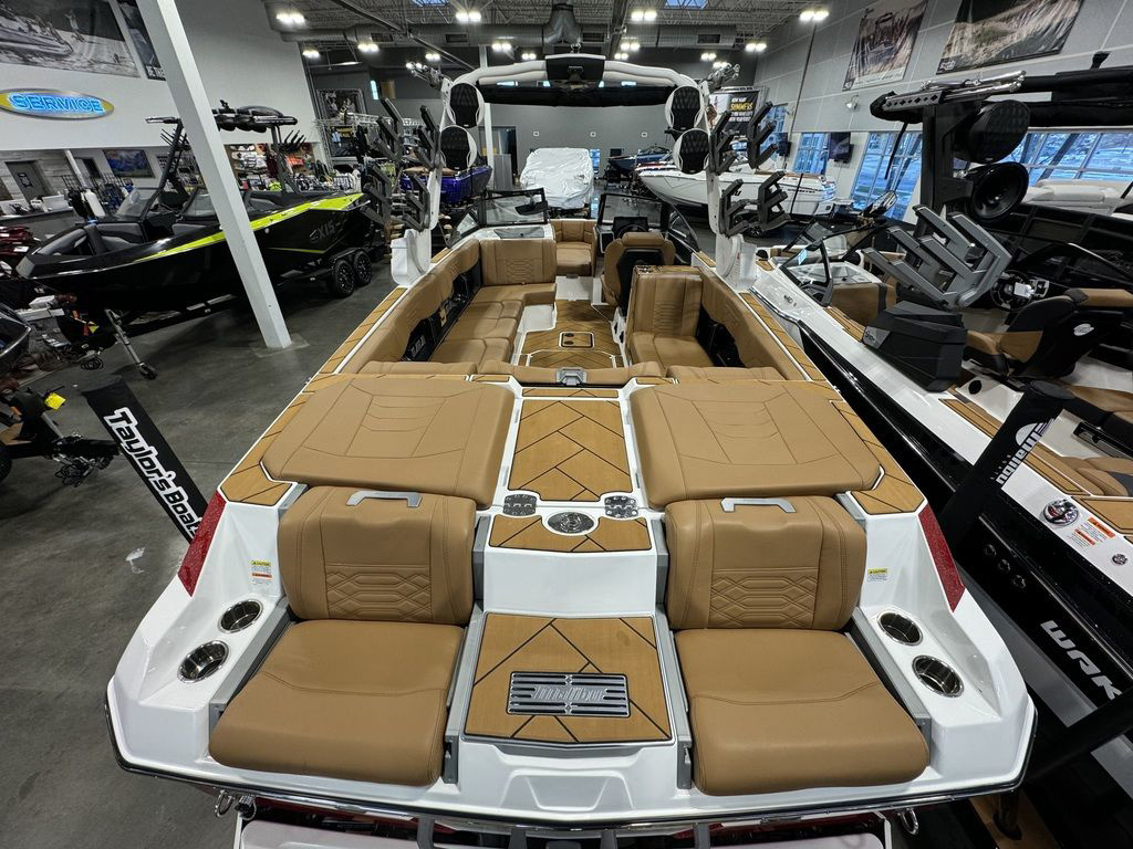 2024 Malibu 25 LSV