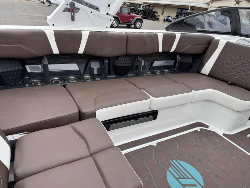 2025 Malibu 23 MXZ