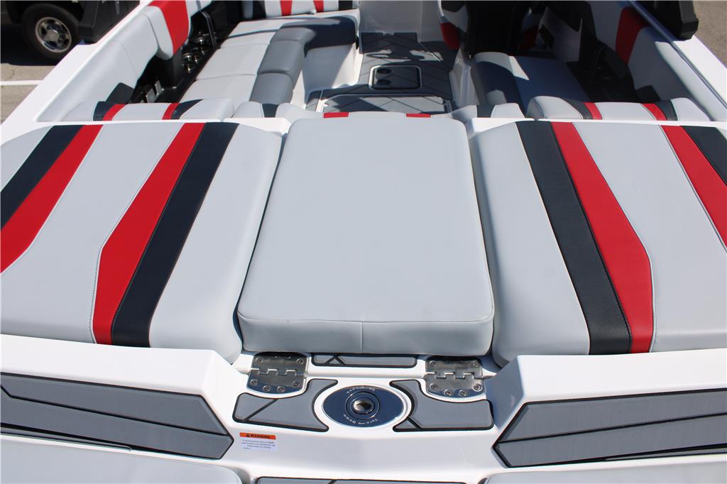2023 Malibu 22 LSV