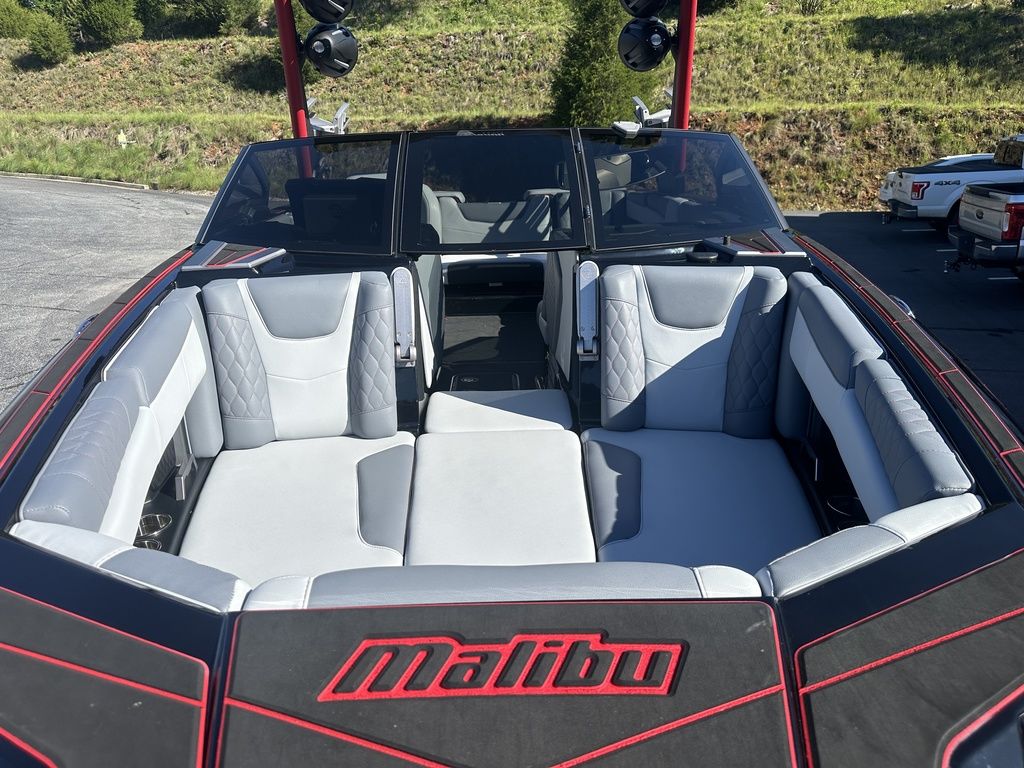 2023 Malibu Boats M220