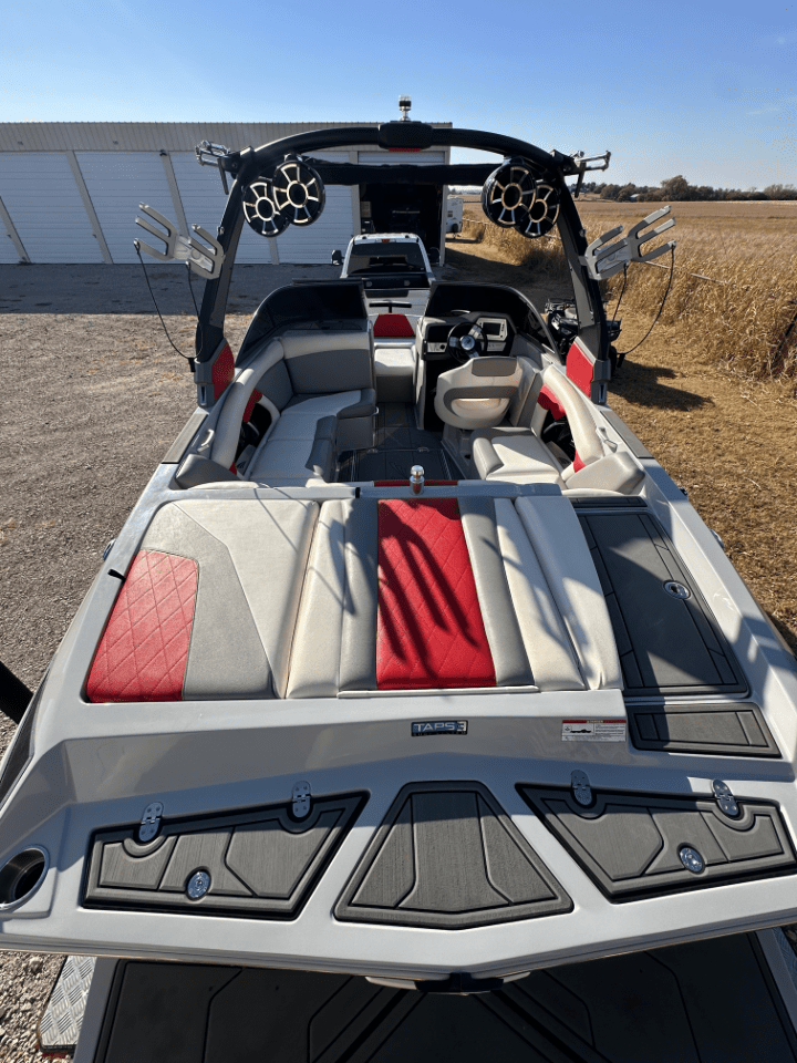 2018 Tige R22