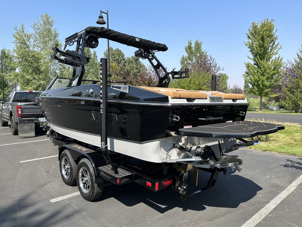 2025 Supreme Boats S220