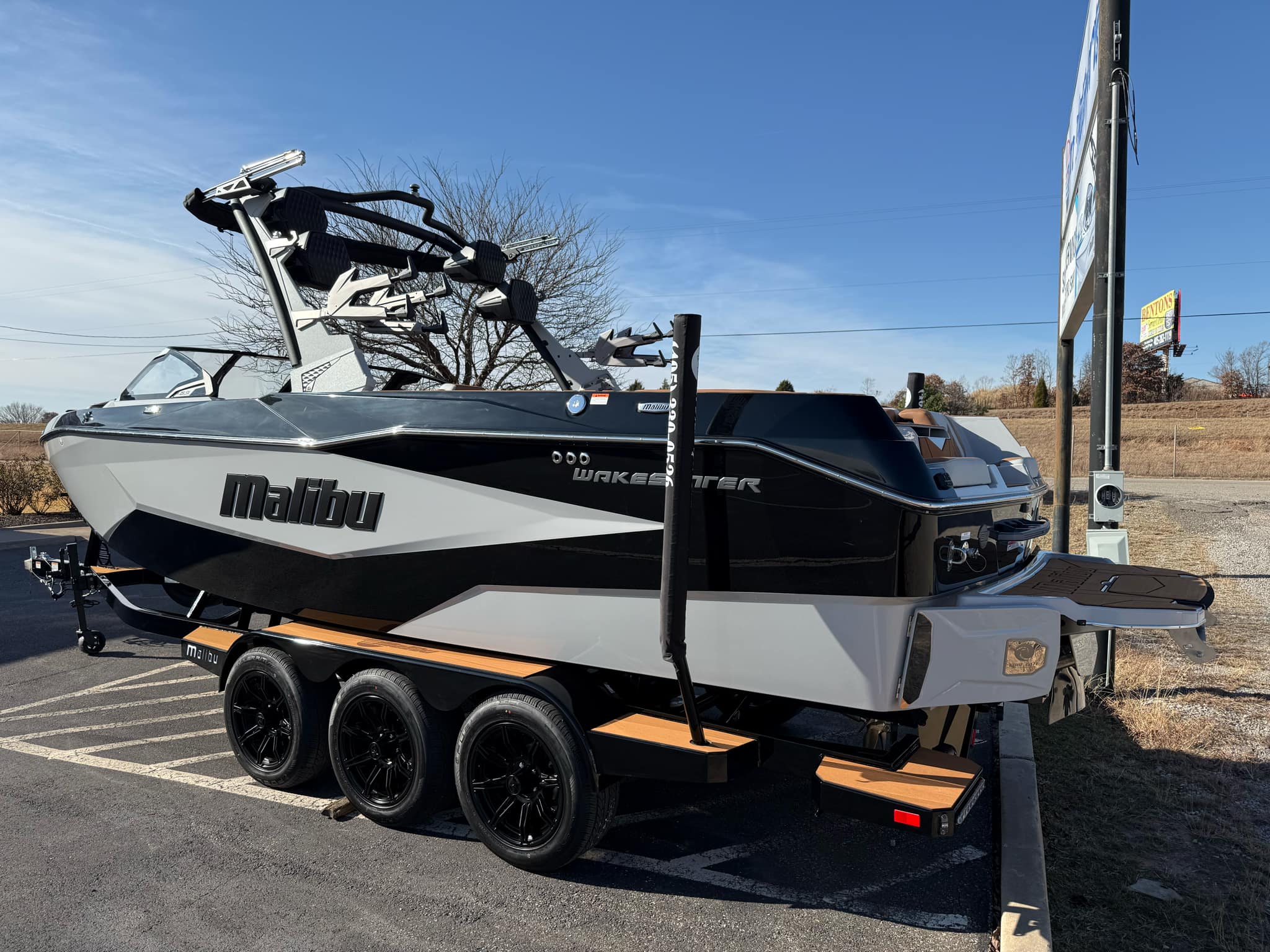 2025 Malibu 25LSV