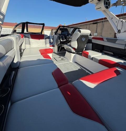 2021 Malibu M220 w Trailer