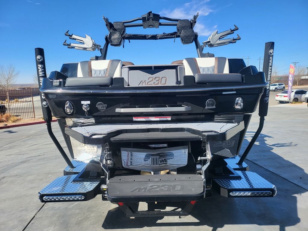 2025 Malibu Boats M230 Icon