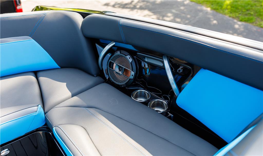 2018 Mastercraft X-Star – Midnite Black with Jet Stream Blue Flake – 300 Hours