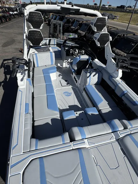 2025 Malibu 25 LSV