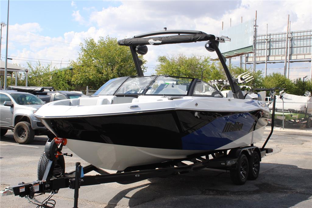 2024 Malibu 23 LSV