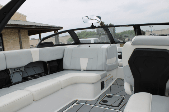 2022 Malibu 23 LSV