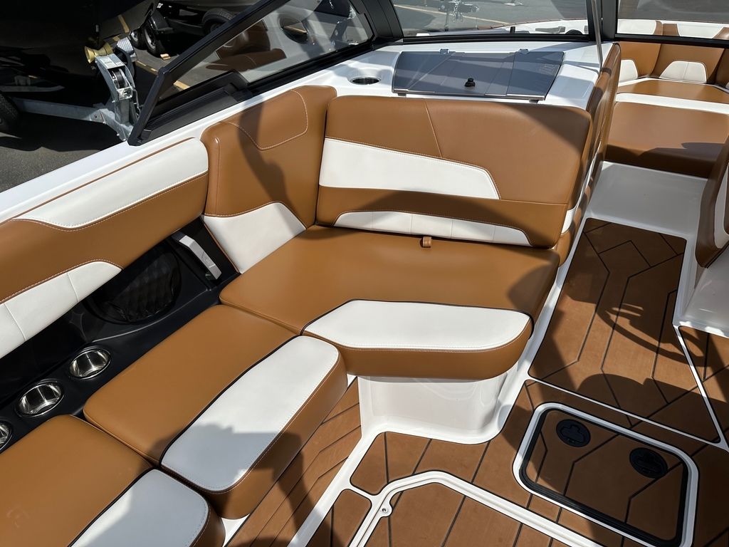 2022 Malibu Boats 22 LSV