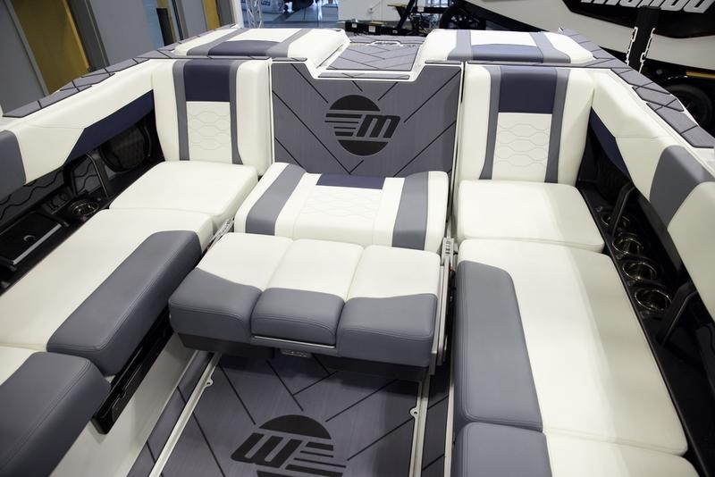 2025 Malibu 23 LSV