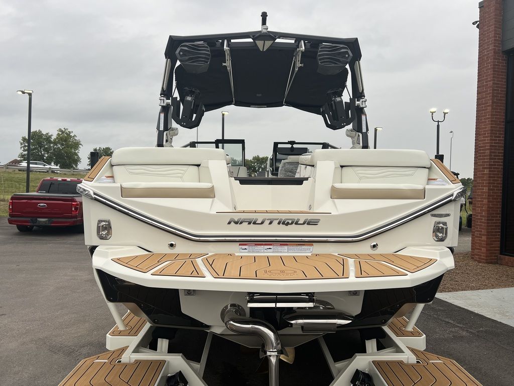 2025 Nautique G21