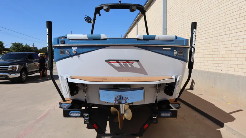 2025 AXIS T250