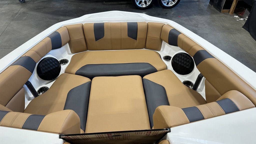 2024 Malibu 21 LX