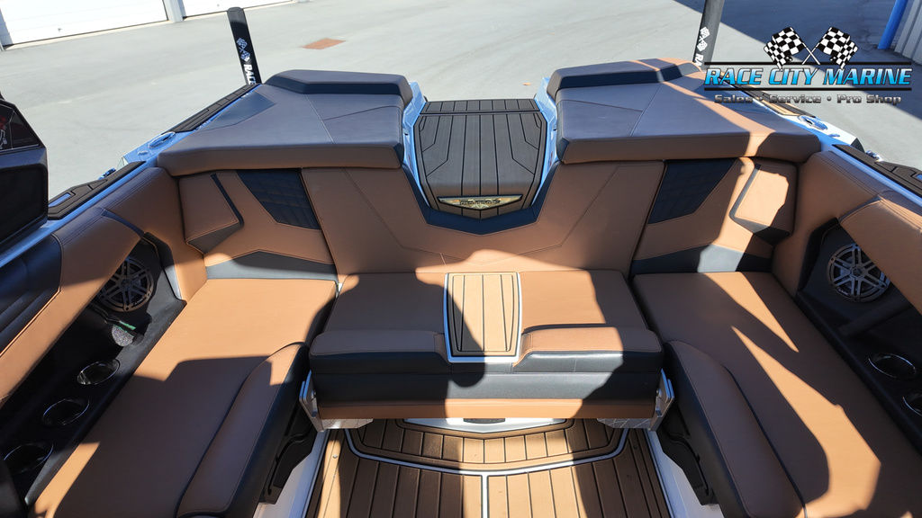 2025 Nautique S21