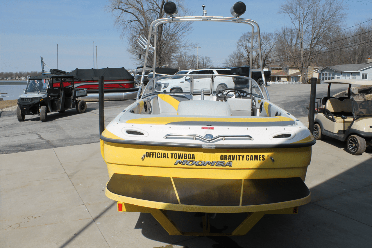 2004 MOOMBA MOBIUS