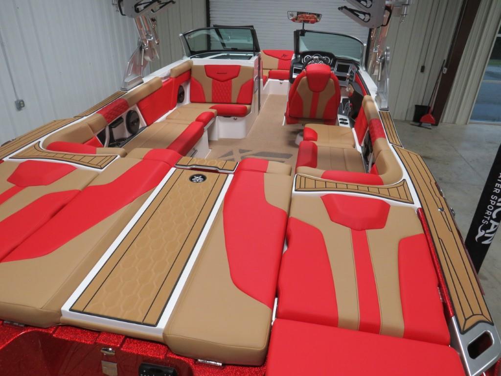 NEW 2024 Mastercraft XT24