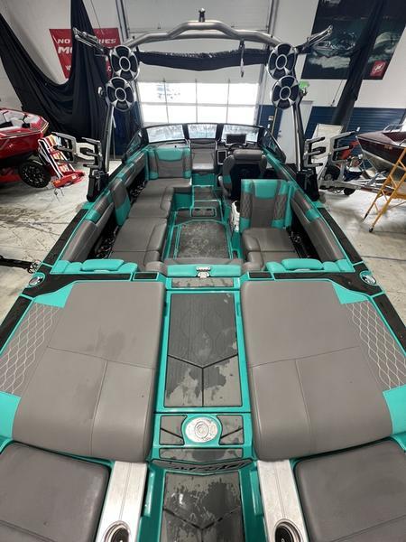 2021 Malibu Boats M240