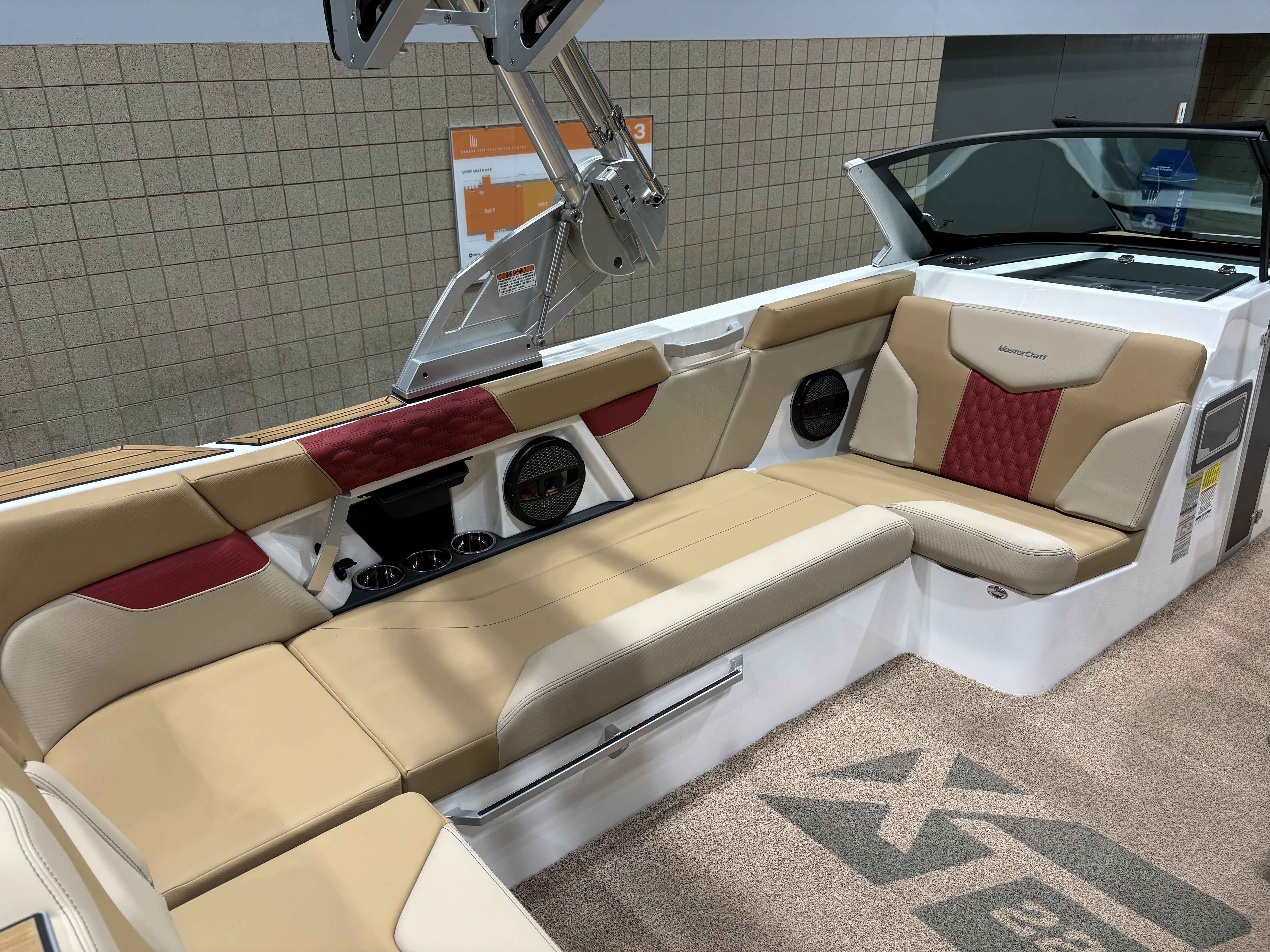 2025 Mastercraft XT22