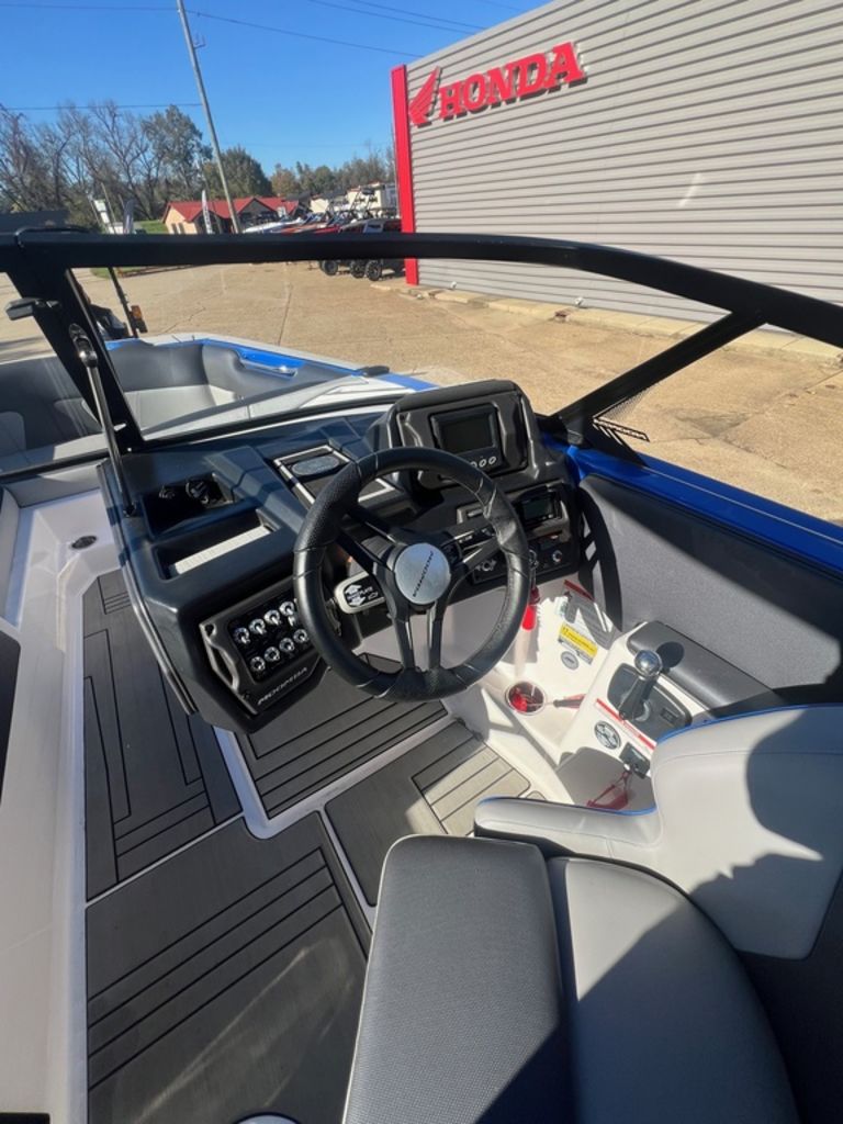 2021 MOOMBA Max