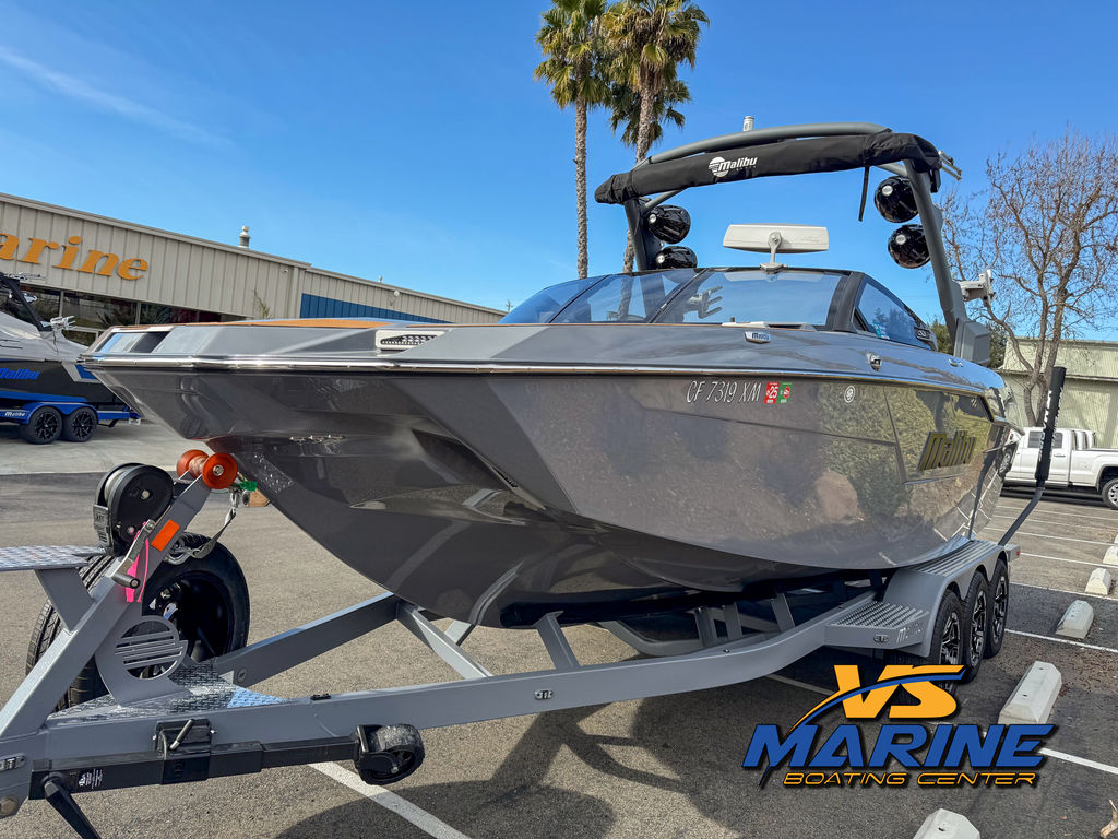 2021 Malibu Boats M240