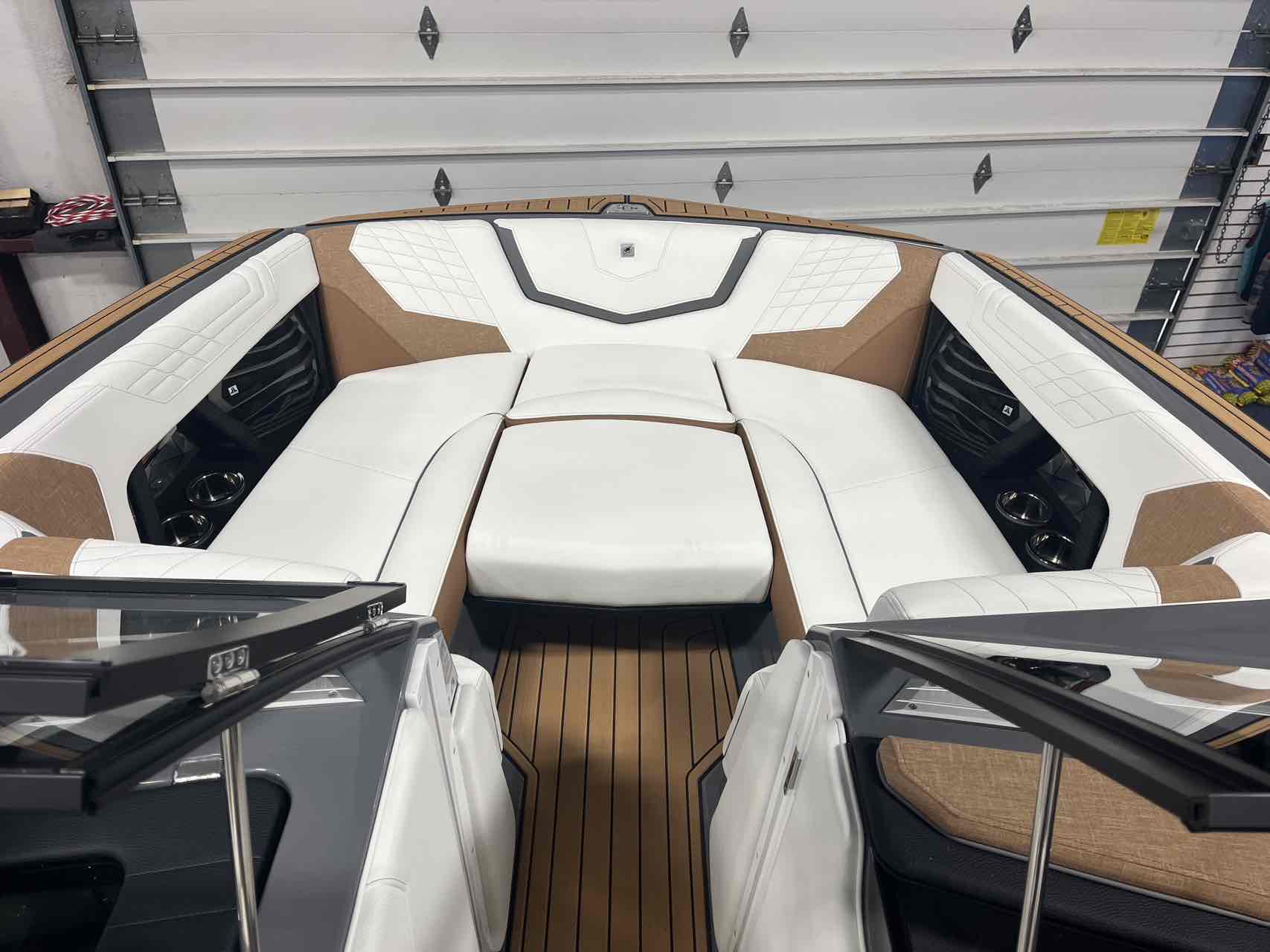 2024 Nautique G23