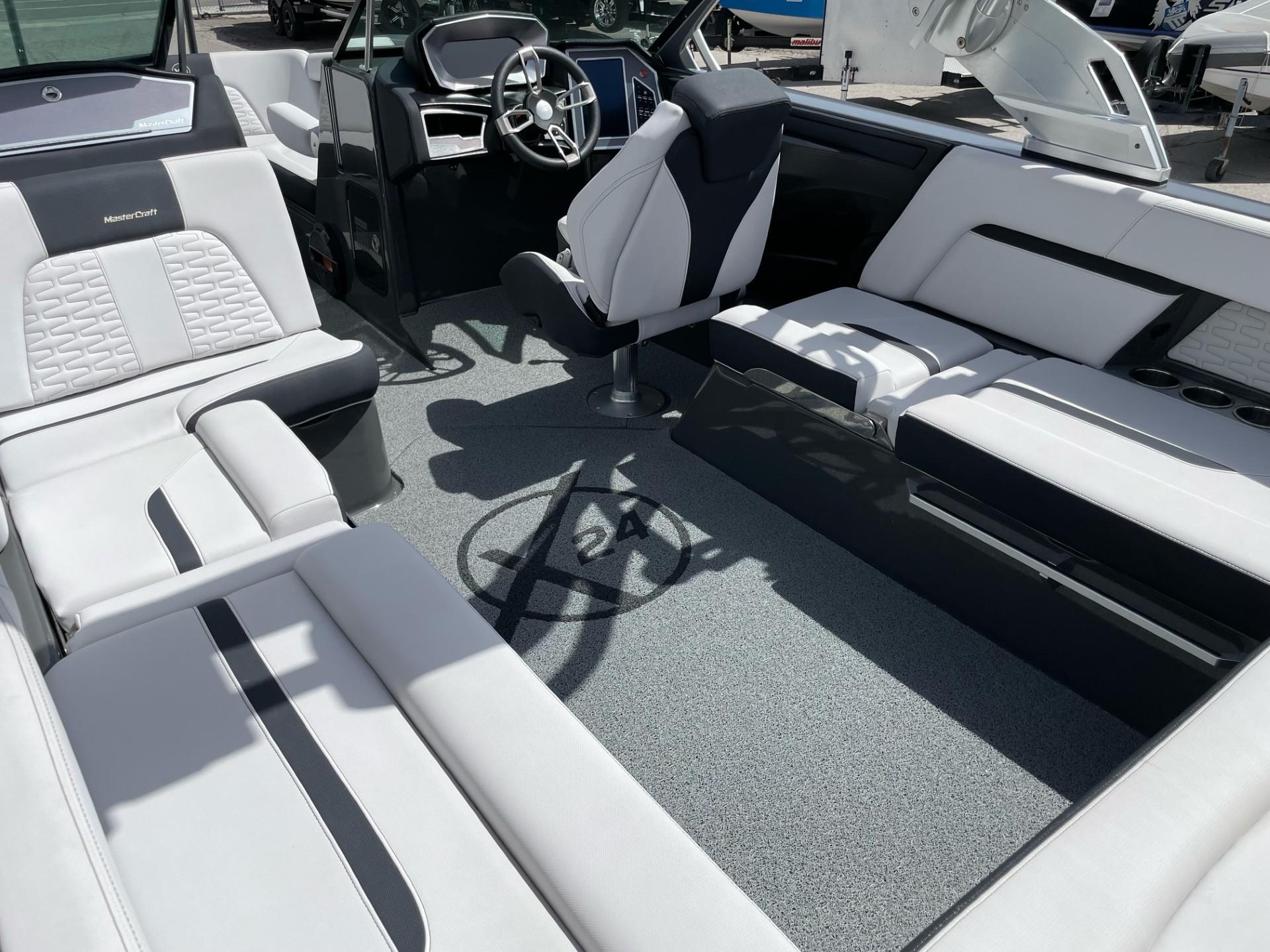 2021 MasterCraft X24