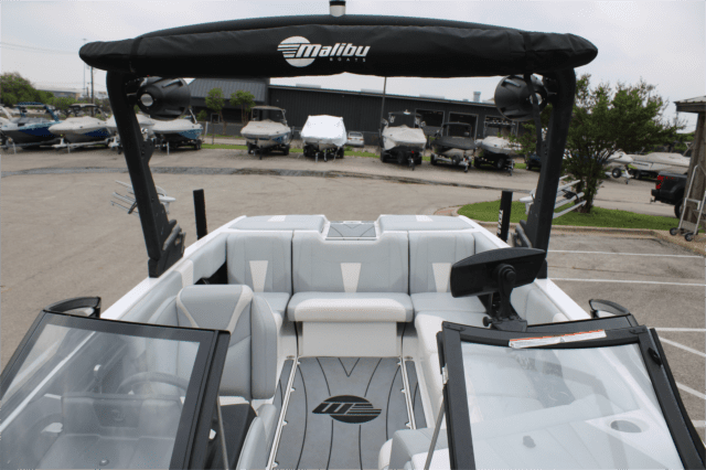 2022 Malibu 23 LSV