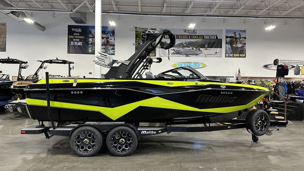 2024 Malibu 22 LSV
