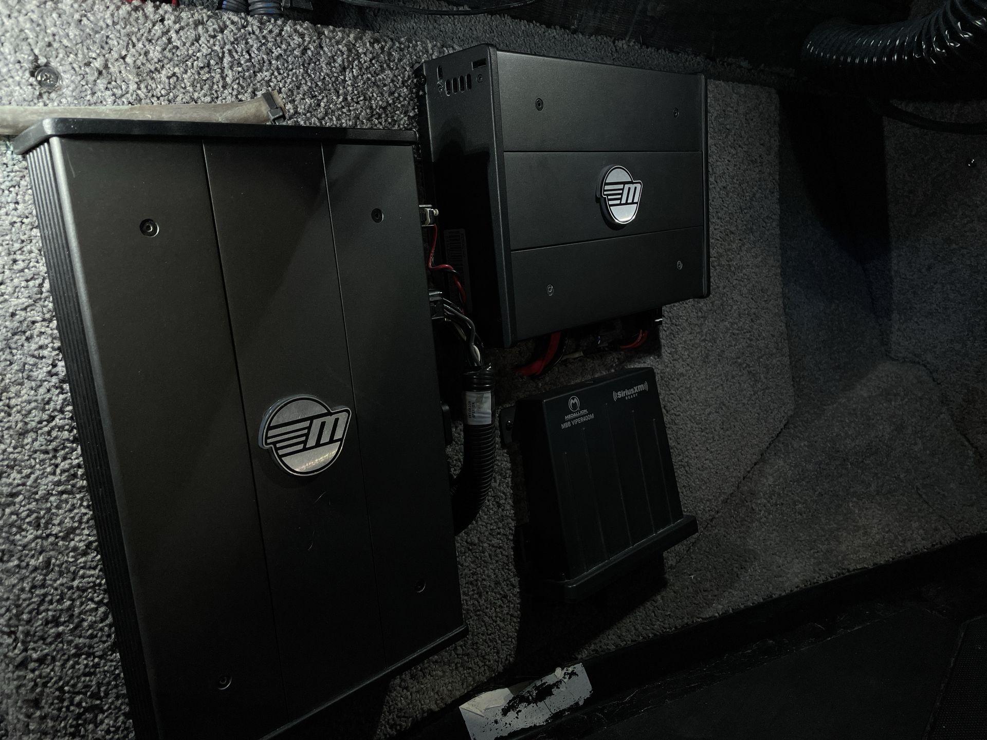 2019 Malibu 23LSV w/ Trailer