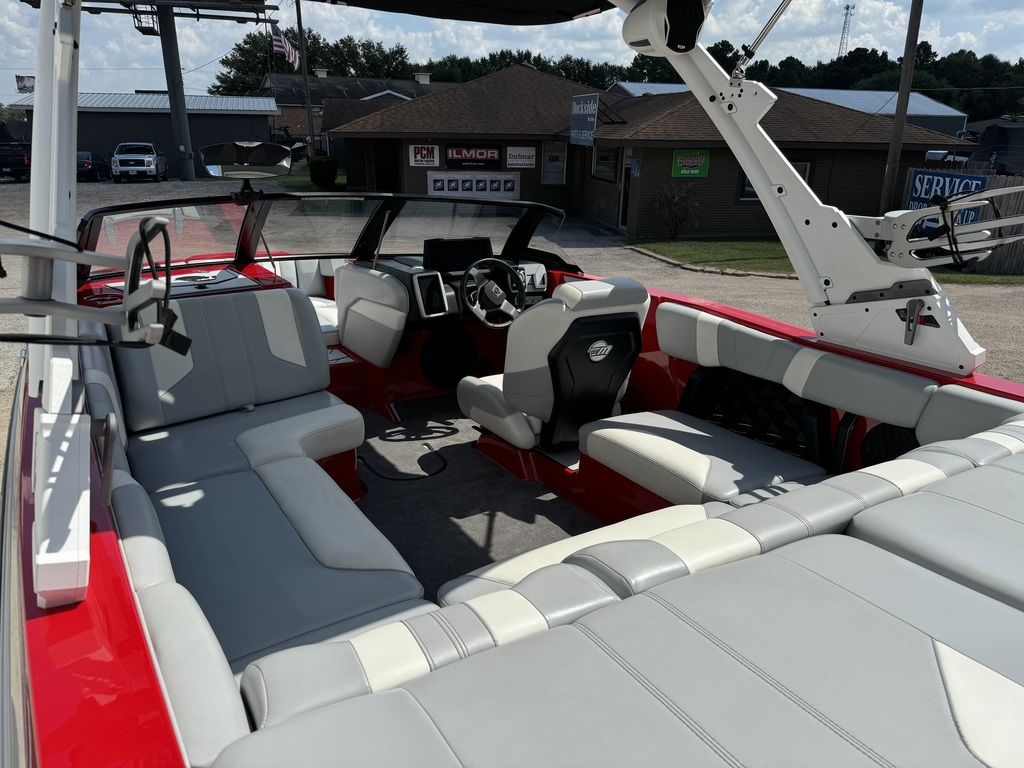 2022 Malibu Boats 21 LX