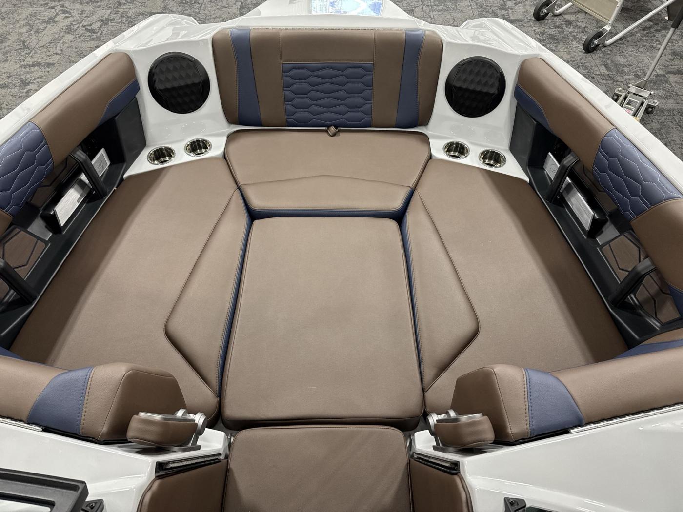2025 Malibu 24 MXZ