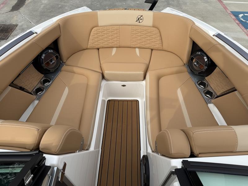 2024 MasterCraft X24