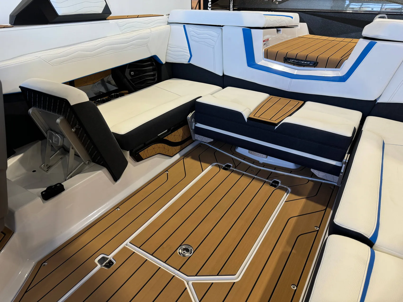 2025 Nautique G23