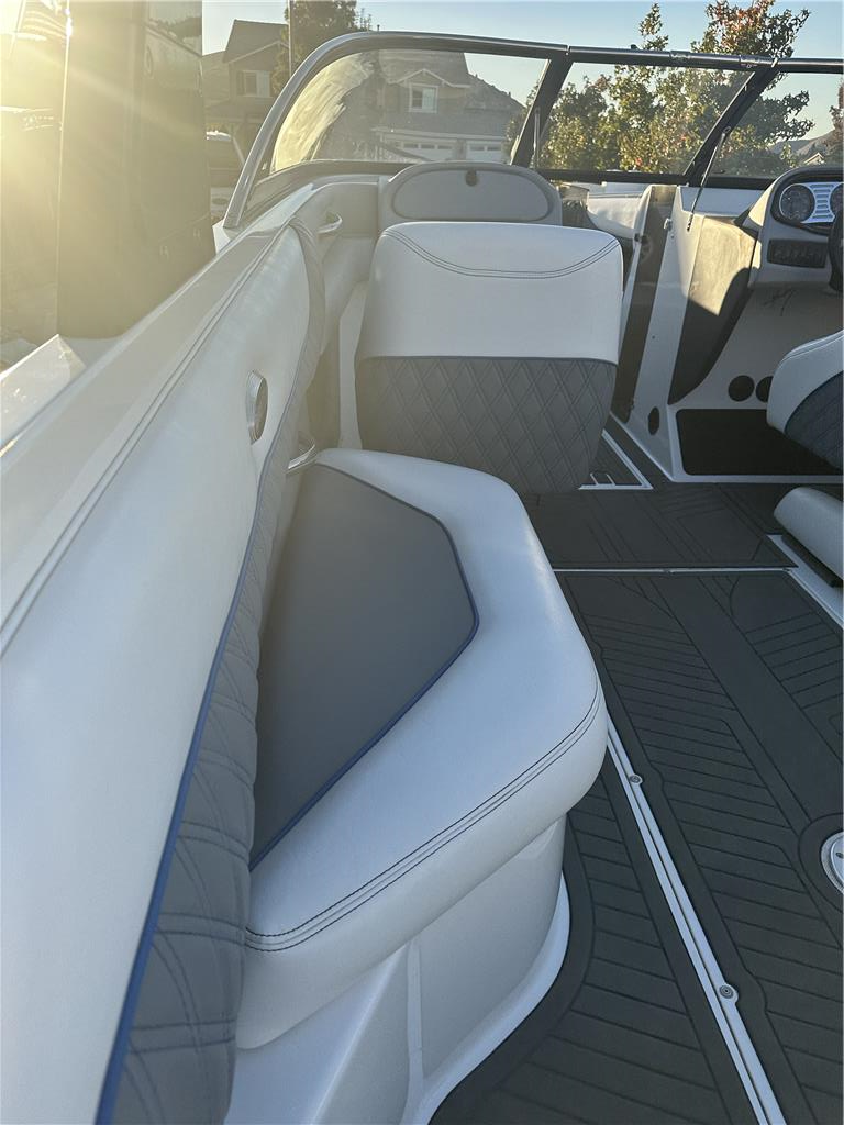 2005 Malibu 25 LSV
