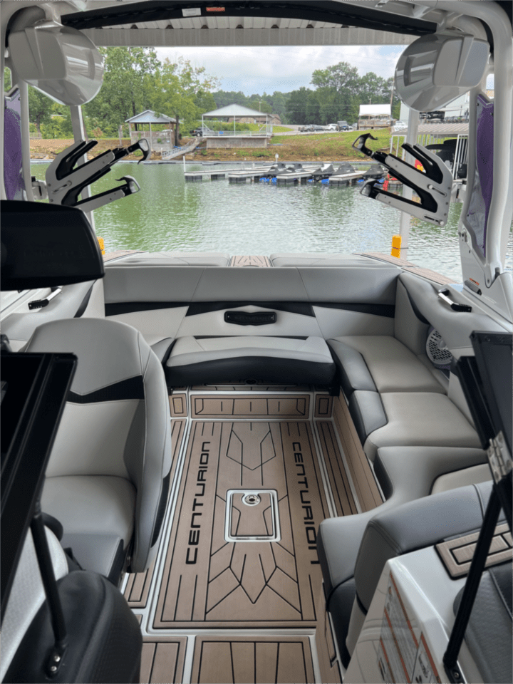 Wakesurf Boat