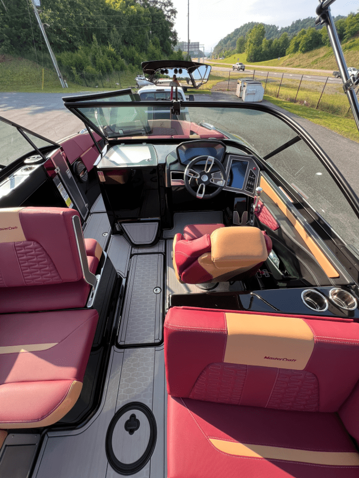 2023 Mastercraft X26 Loaded with only 94 hours