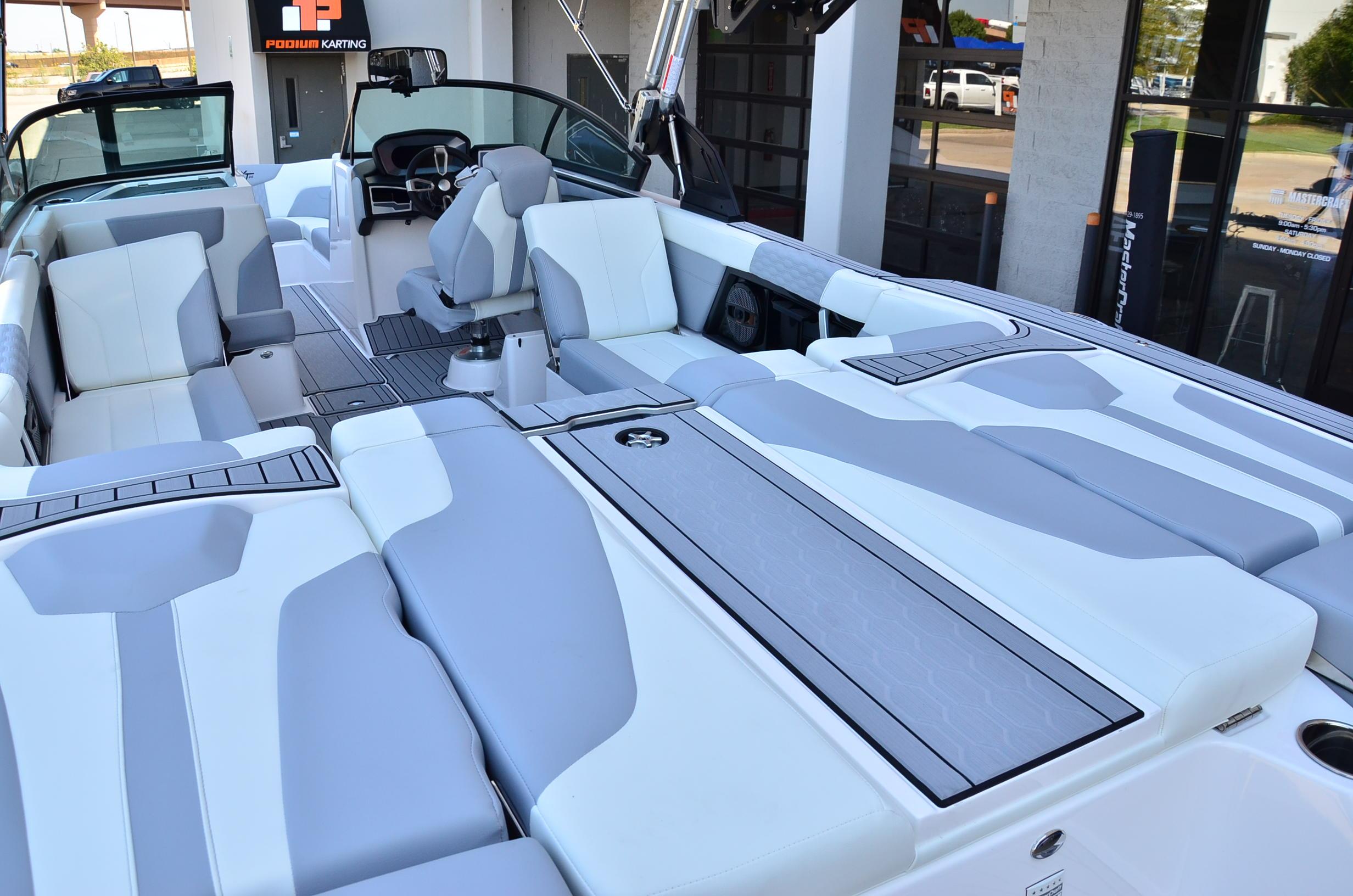 2024 MasterCraft XT25 – LOADED! Model Year End Sale! LOWEST PRICED XT25 IN THE COUNTRY!