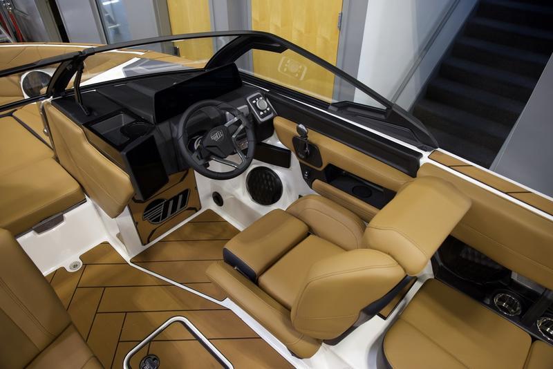 2025 Malibu 23 LSV