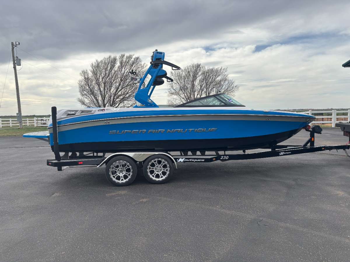 2011 Nautique Super Air 230
