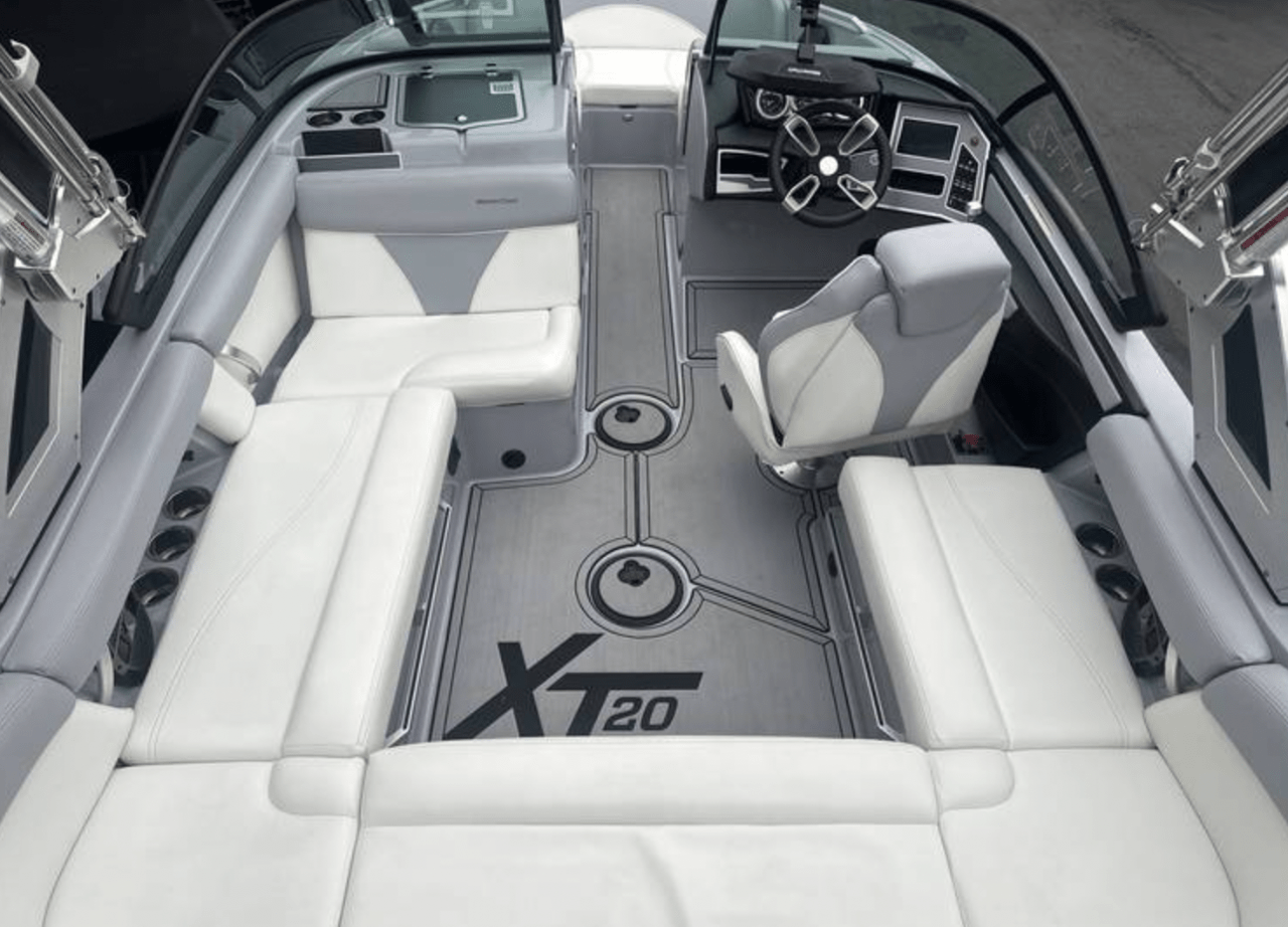 2022 MasterCraft XT20