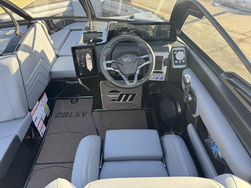 2025 Malibu 25 LSV