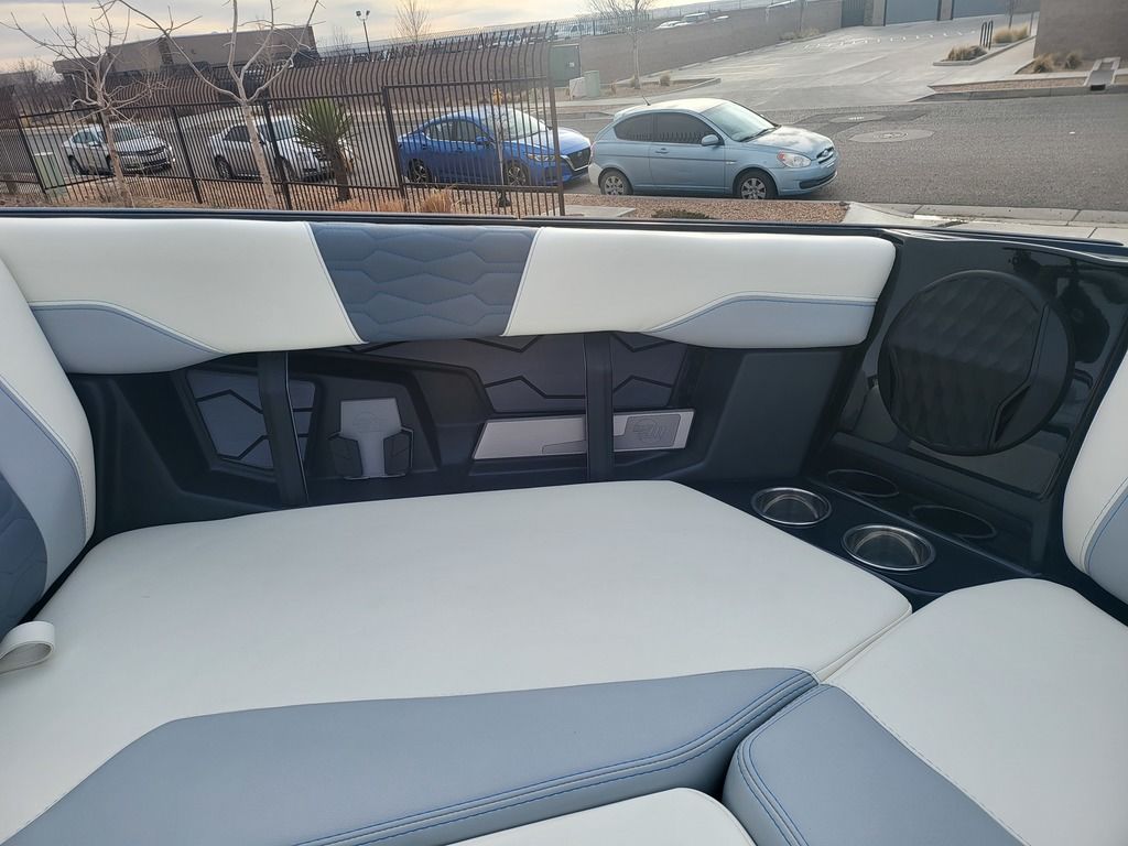 2025 Malibu Boats 24 MXZ Icon