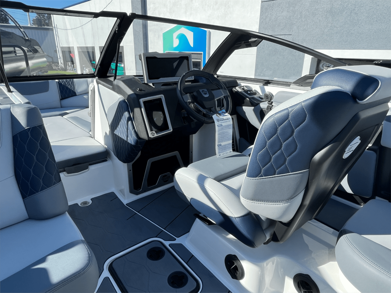 2024 Malibu M220